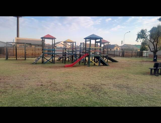 2 BEDROOM APARTMENT FOR SALE IN PROTEA GLEN